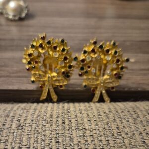 Vintage TARA Christmas Wreath Clip-on Earrings 1960